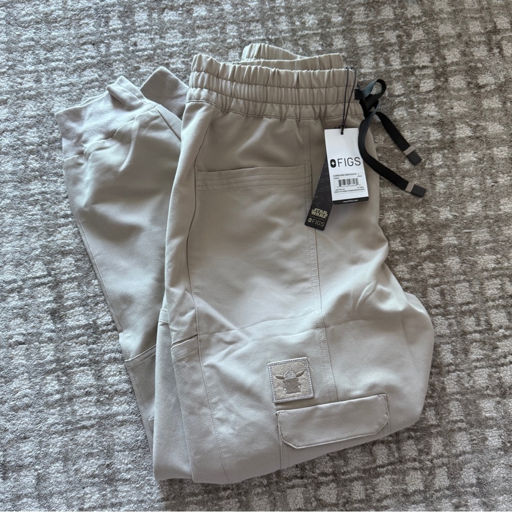 Figs Star Wars Nevarro Fennec Shand Scrub Bottoms Size L